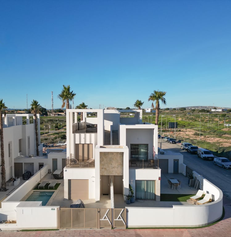 House in Los Alcazares - Image 3