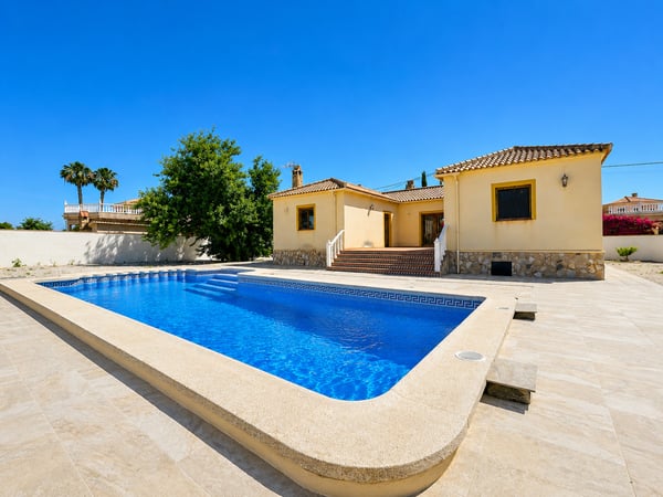 Villa in Catral - view 1