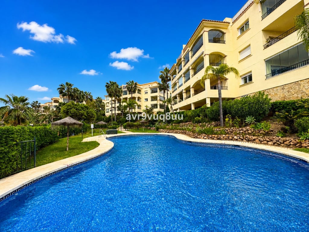 Apartment in Mijas Costa - Image 2