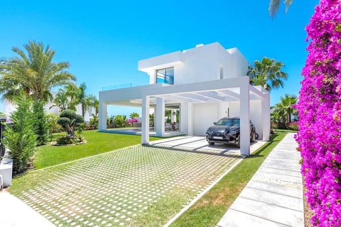 Villa in Marbella - view 1