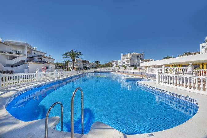 Apartment in Elviria - view 1