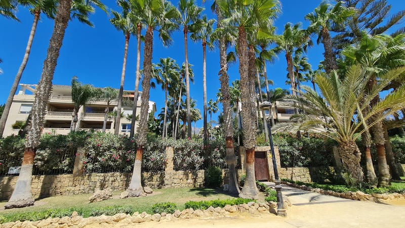 Apartment in Nueva Andalucia - view 1