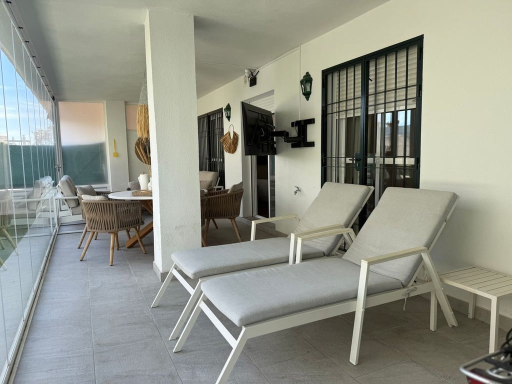 Apartment in Nueva Andalucia - Image 2