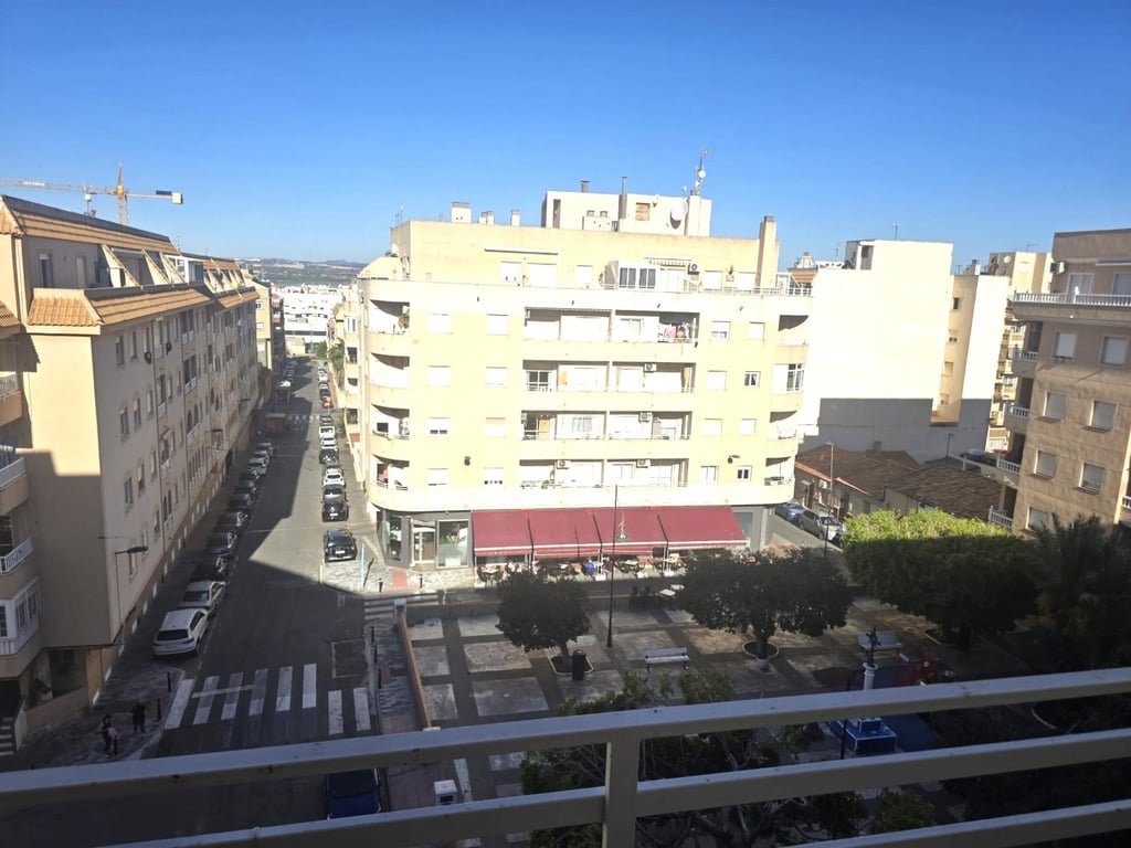 Apartment in Torrevieja - Image 2