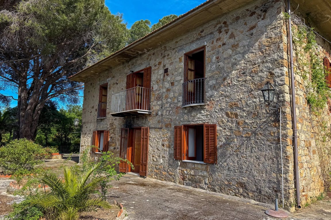 House in Castelbuono - Image 3