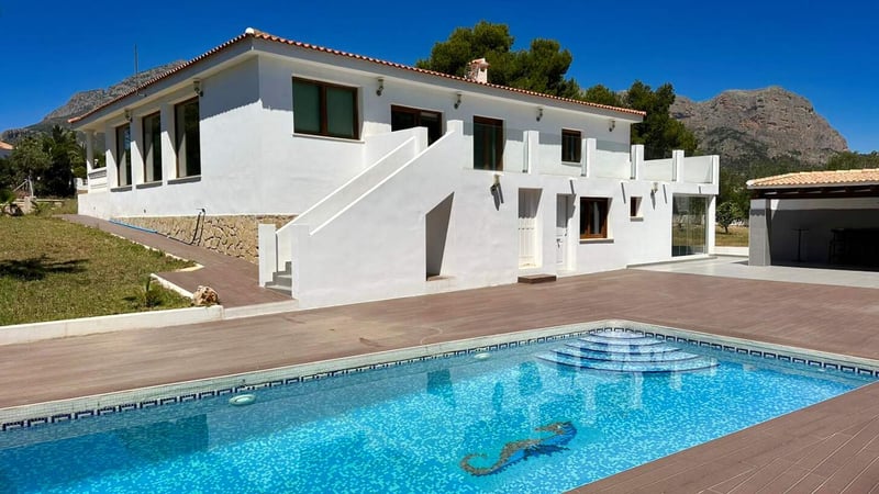 Villa in La Nucia - view 1