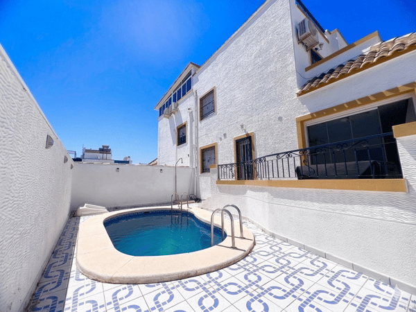 Villa in Playa Flamenca - view 1