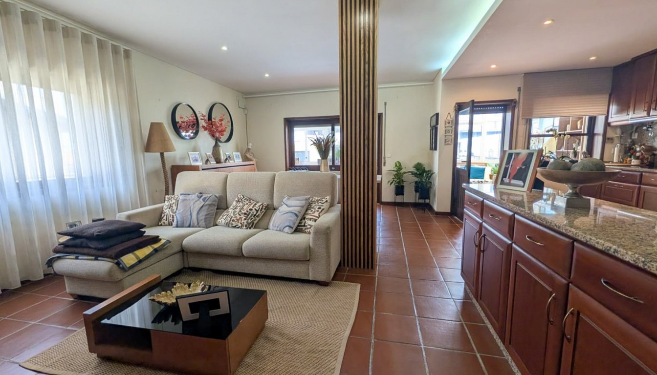 House in Vila Cha - Image 3
