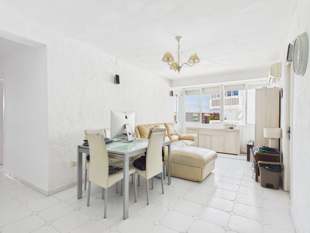 House in Estepona - Image 2