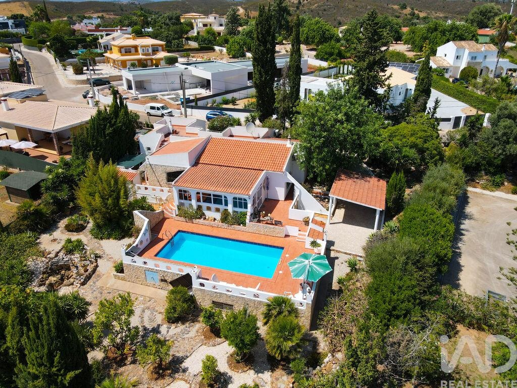 House in Mexilhoeira Grande - Image 2