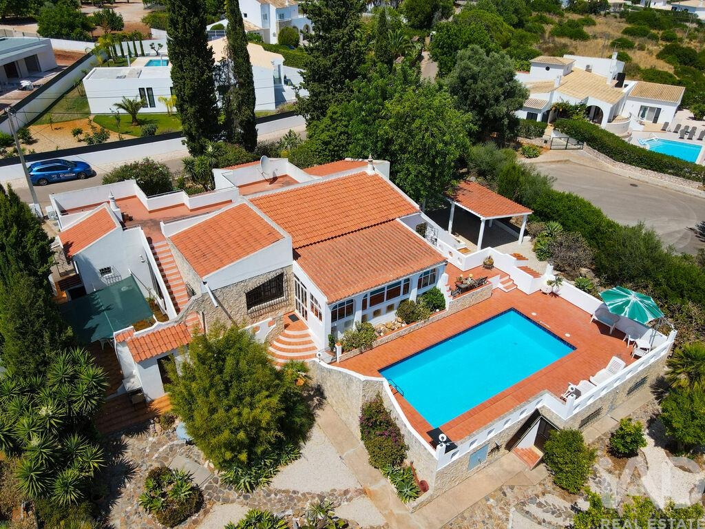 House in Mexilhoeira Grande - Image 3