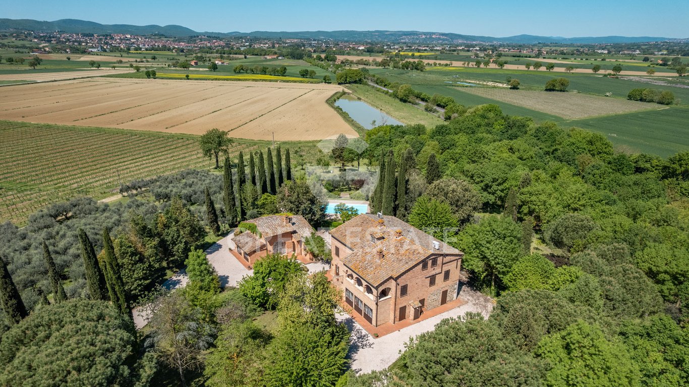 House in Fasciano - Image 3