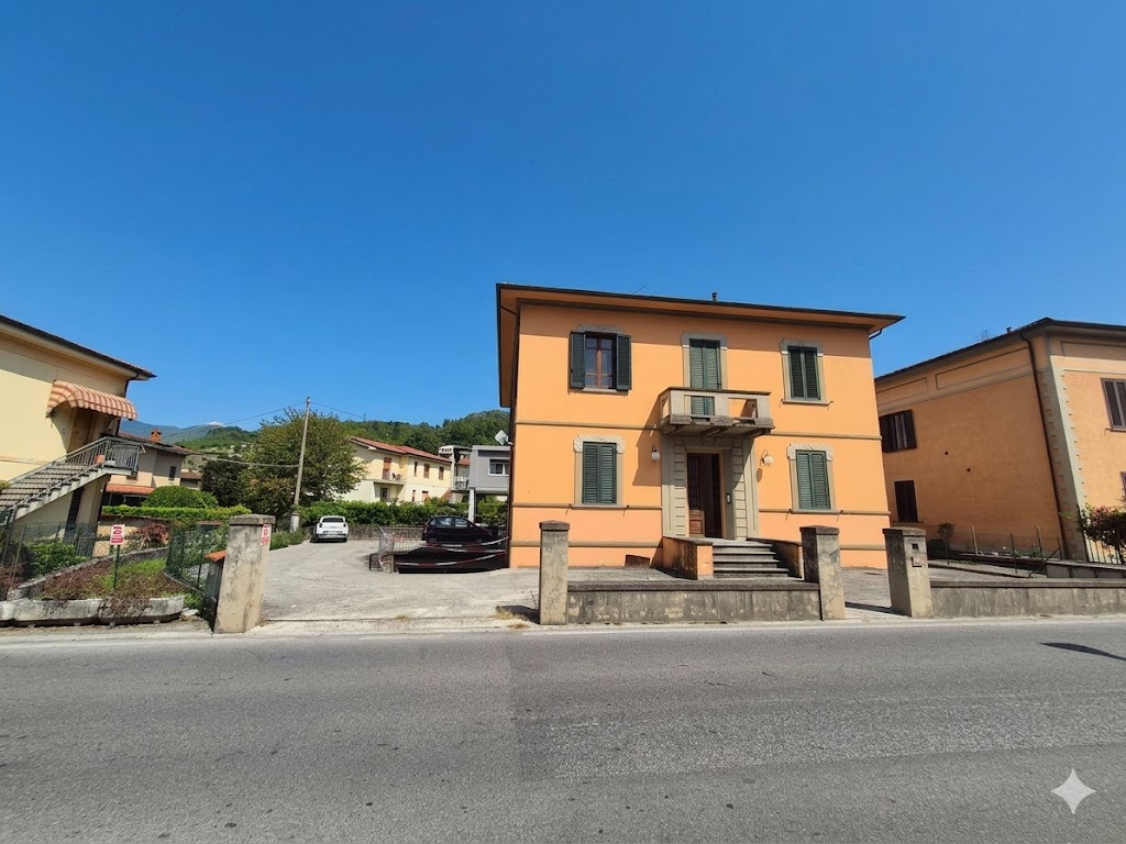House in Castelnuovo di Garfagnana - Image 2