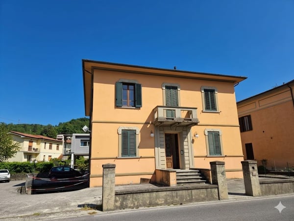 House in Castelnuovo di Garfagnana - view 1