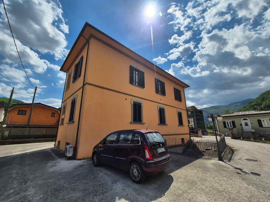 House in Castelnuovo di Garfagnana - Image 3