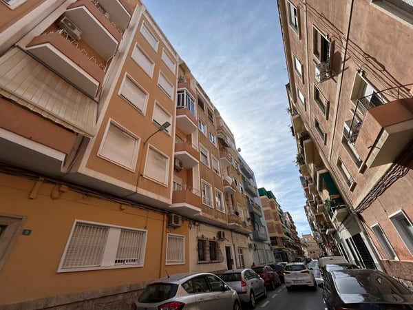 Apartment in Alicante - view 1