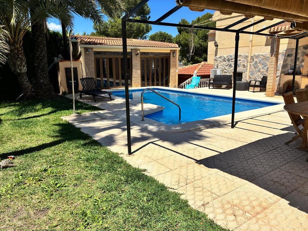 Villa in Alicante - Image 4