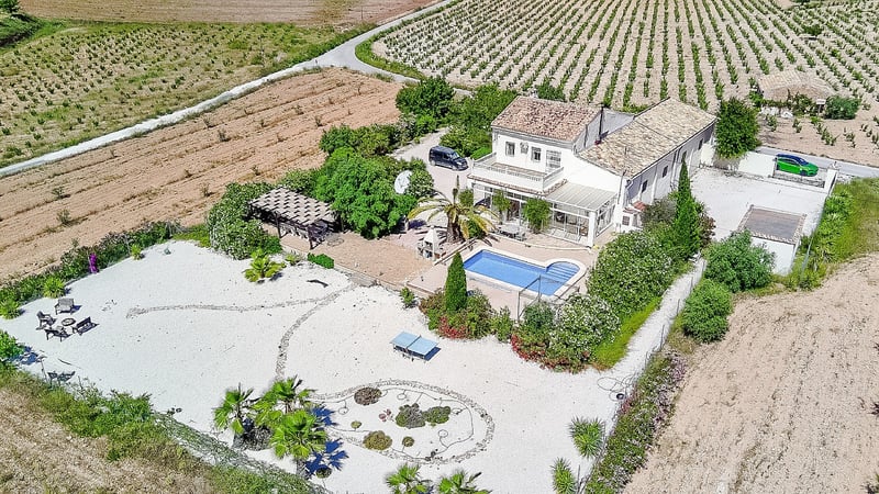 House in El Canton - view 1