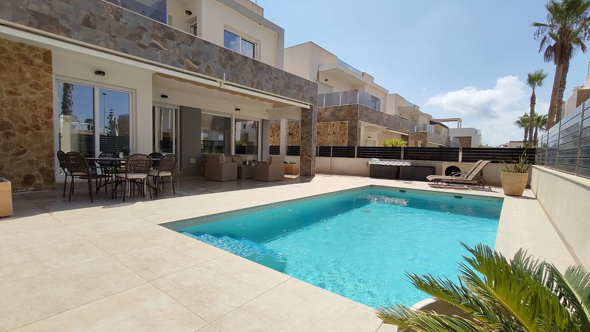 House in Torrelamata - Image 2