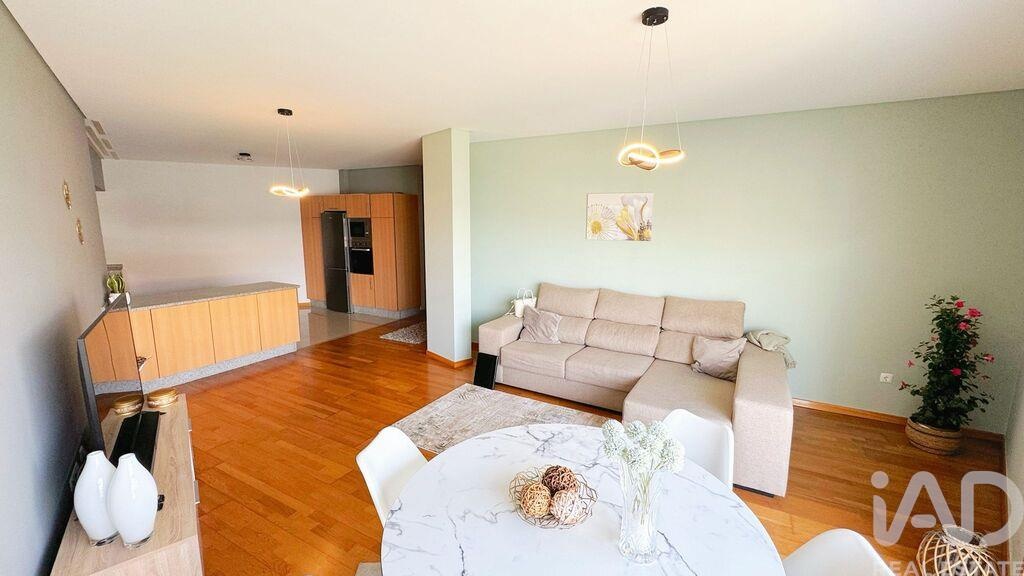 Apartment in Cortes - Image 2