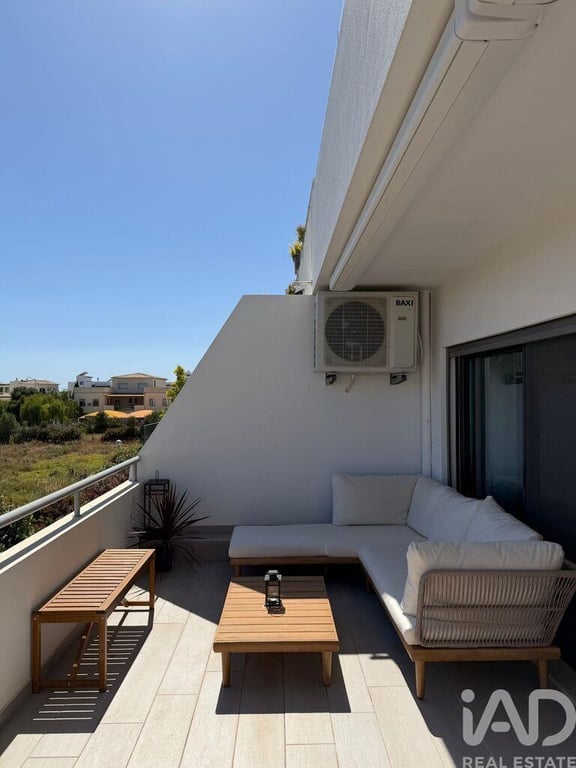 Apartment in Quelfes - Image 2