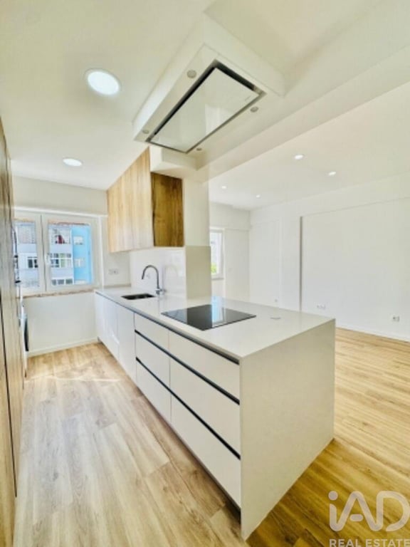 Apartment in Seixal - Image 2
