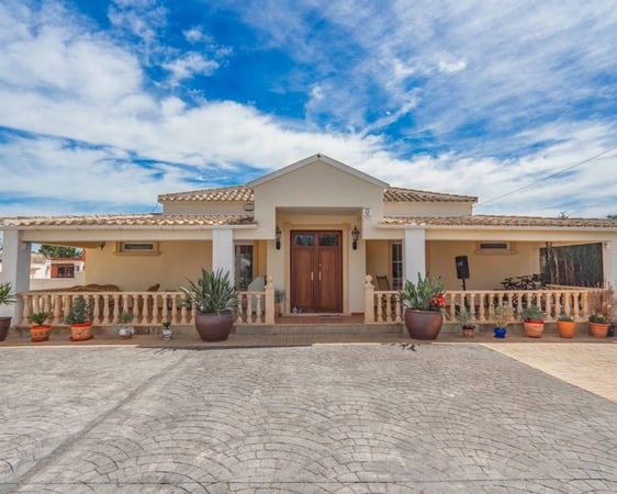 Villa in Heredades - view 1