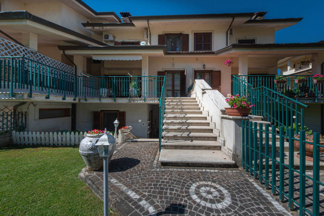 House in Arce - view 1
