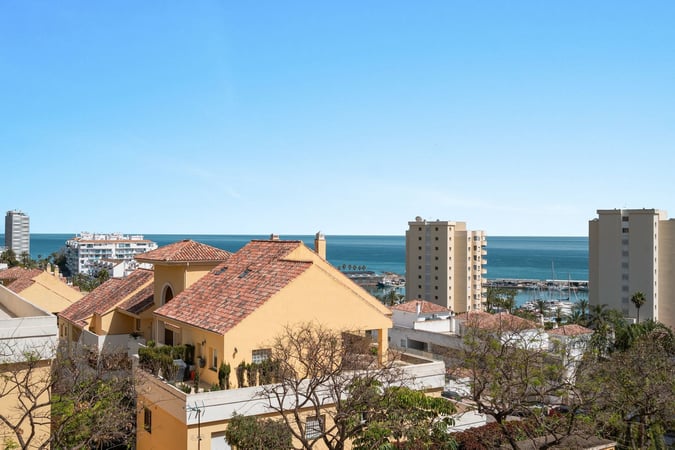 Penthouse in Estepona - view 1