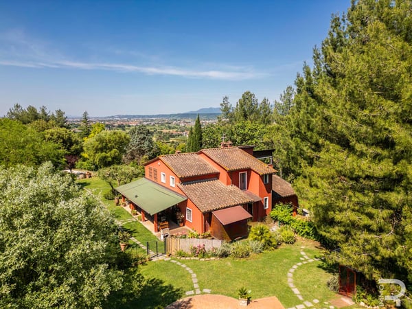 Villa in Fucecchio - view 1
