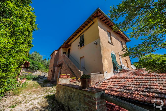 Villa in Volterra - view 1