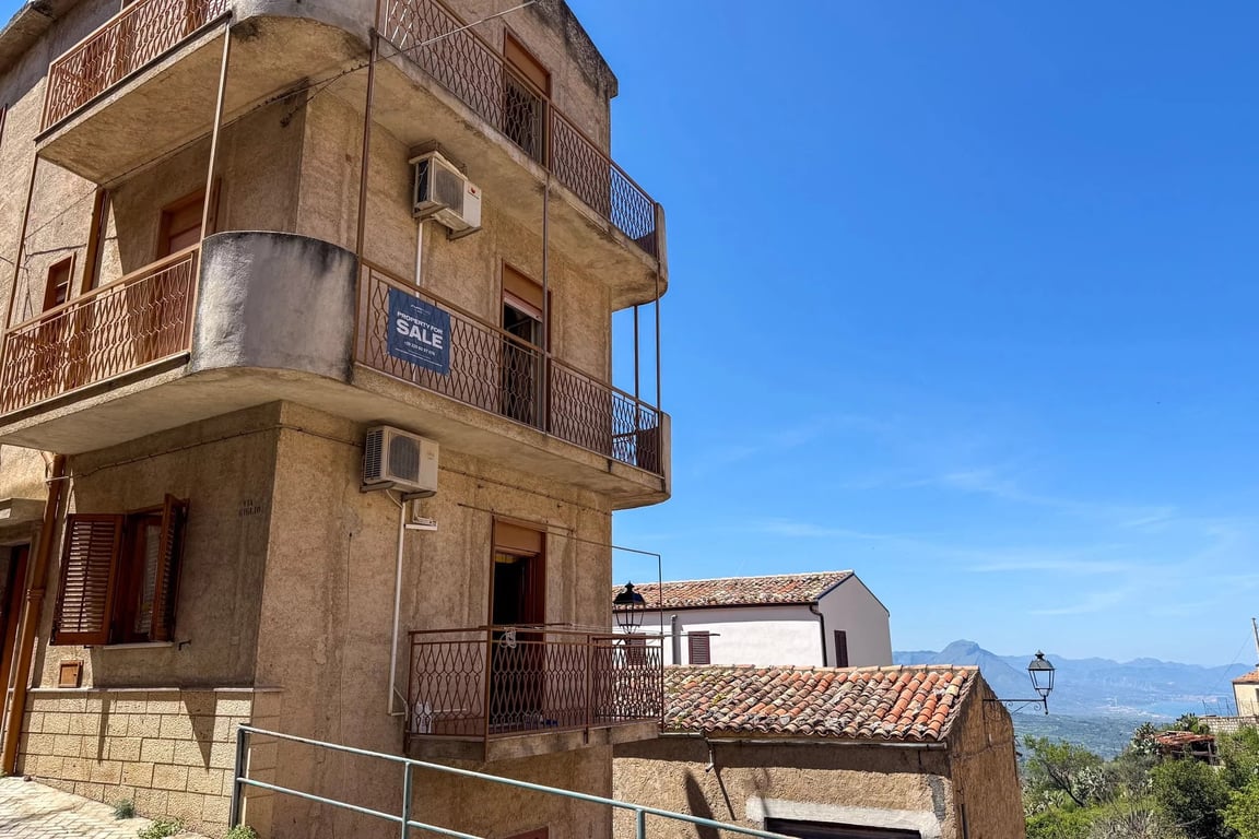 House in Gratteri