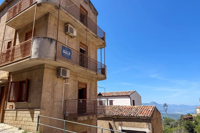 House in Gratteri - view 1