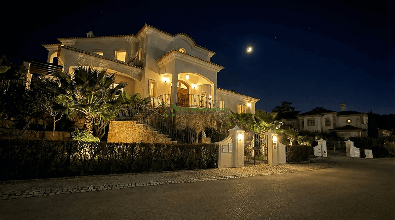 Villa in Quarteira - view 1