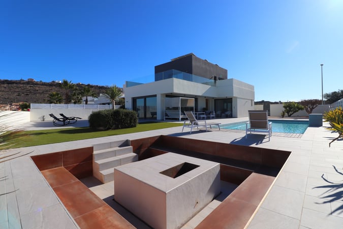 House in Alicante - view 1