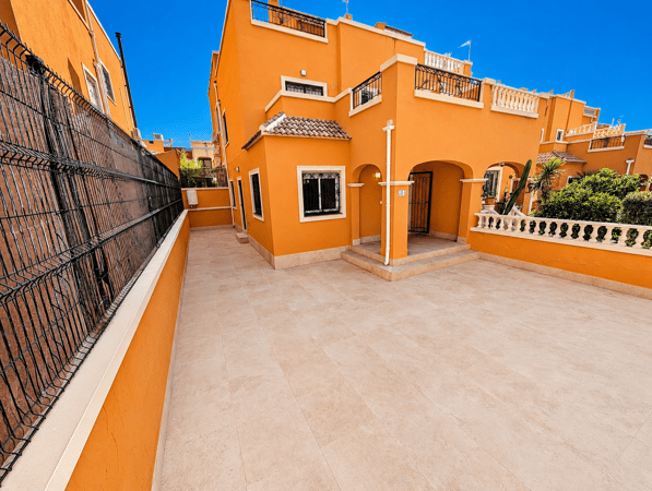 Villa in Playa Flamenca - view 1