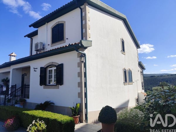 House in Freixo de Espada A Cinta - view 1