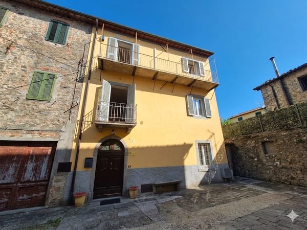 House in Pieve Fosciana - view 1