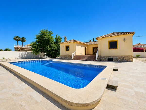 Villa in Catral - view 1