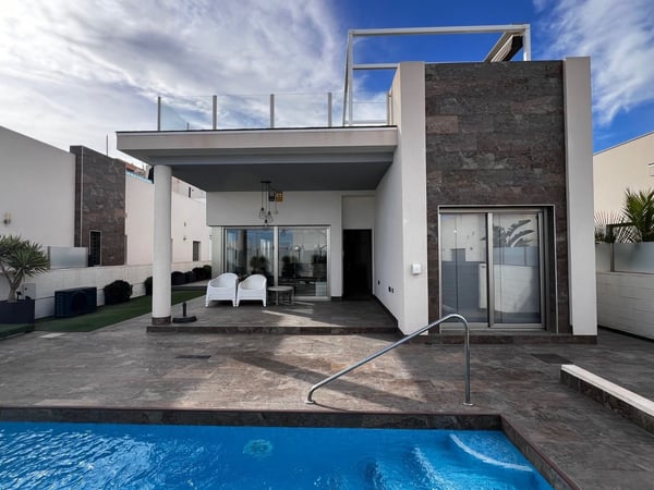 Villa in Urbanizacion los Balcones - view 1