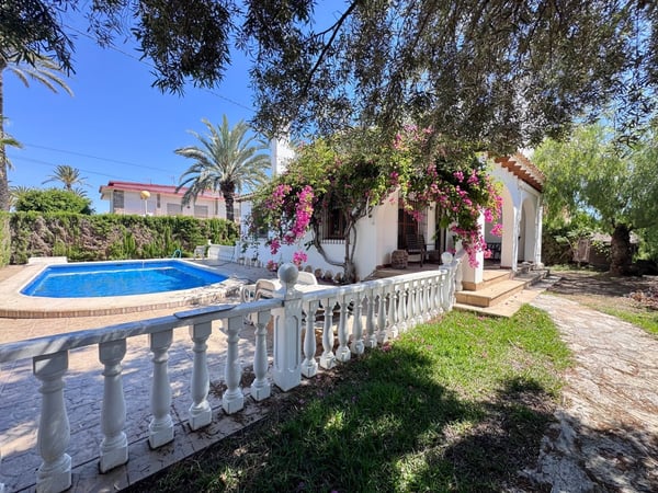 Villa in La Zenia - view 1