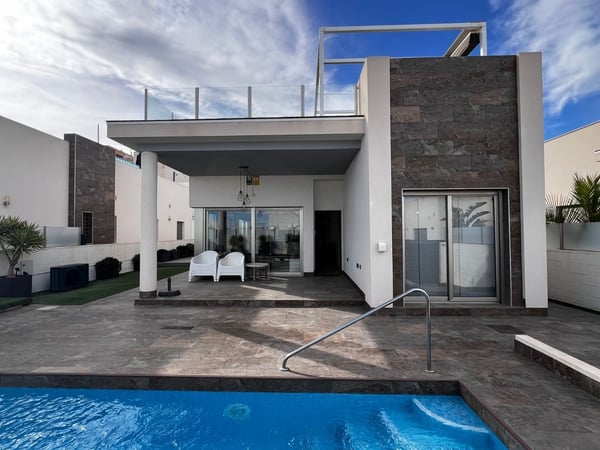 Villa in Dehesa de Campoamor - view 1
