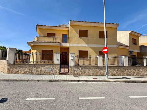 House in Pinoso - view 1