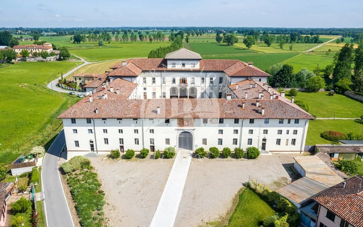 Villa in Turano Lodigiano - view 1