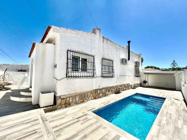 Villa in Villamartin - view 1