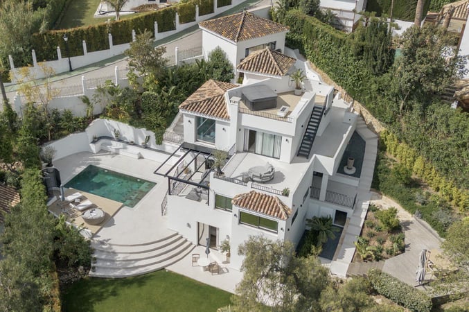 Villa in Artola - view 1