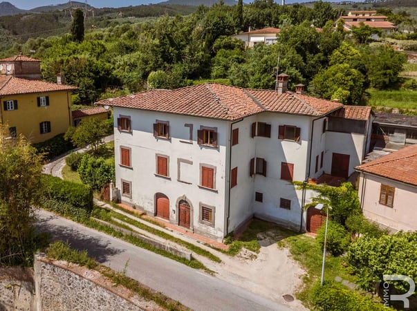 Villa in Vicopisano - view 1