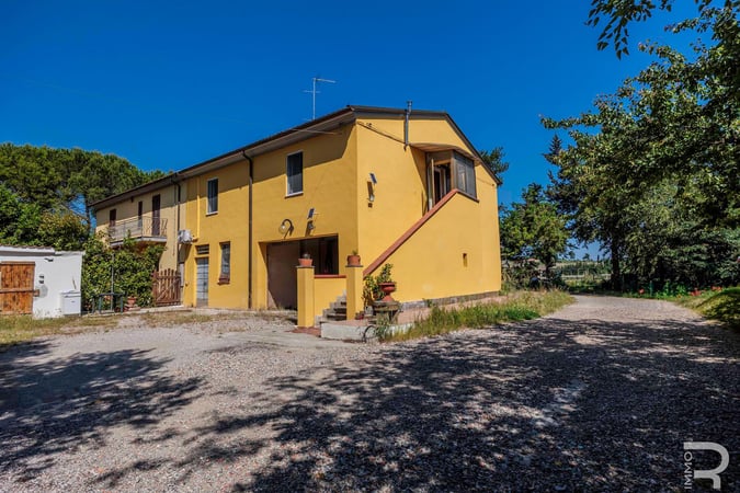 House in Collesalvetti - view 1