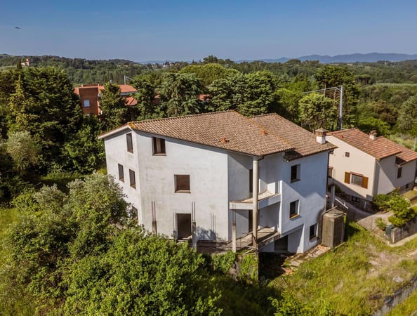 Villa in Aiale - view 1