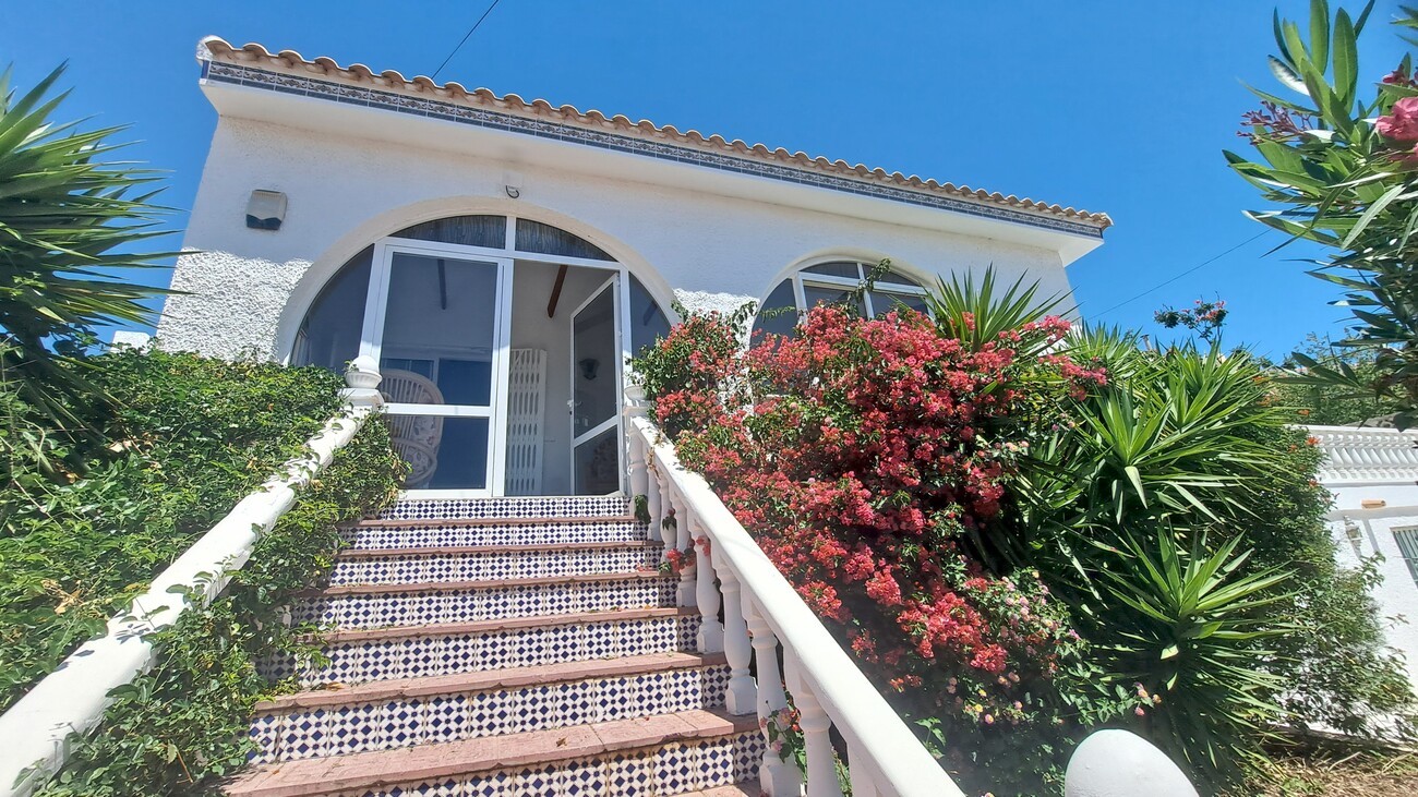 Villa in San Miguel de Salinas - Image 3